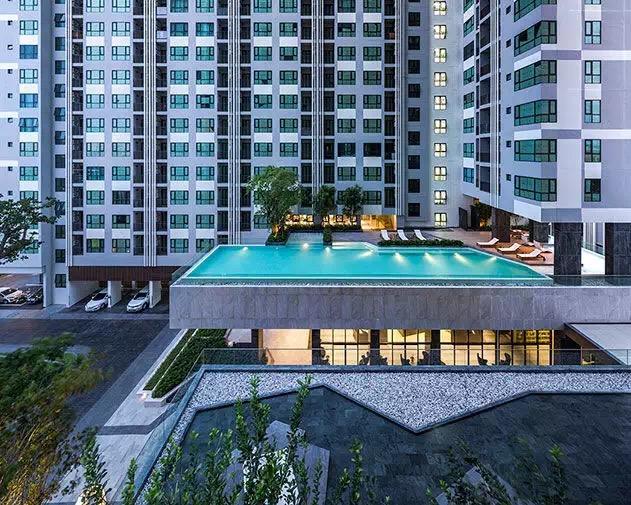 The Base Central Pattaya Exteriör bild