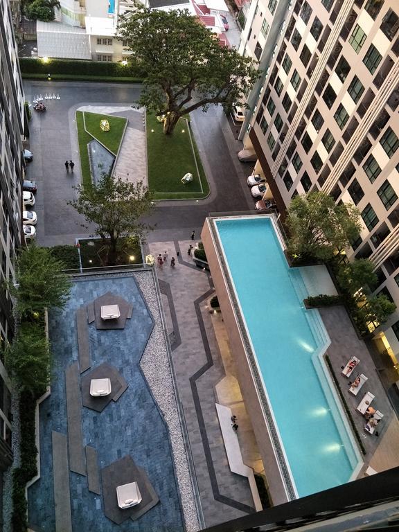 The Base Central Pattaya Exteriör bild