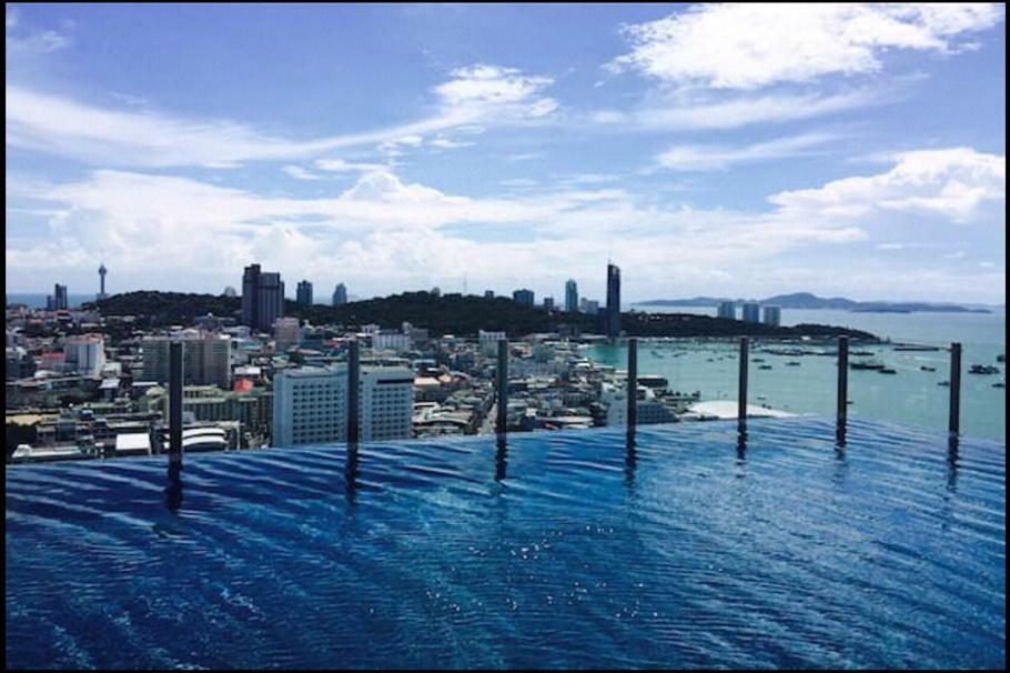 The Base Central Pattaya Exteriör bild