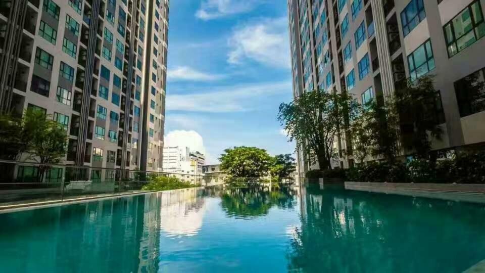The Base Central Pattaya Exteriör bild